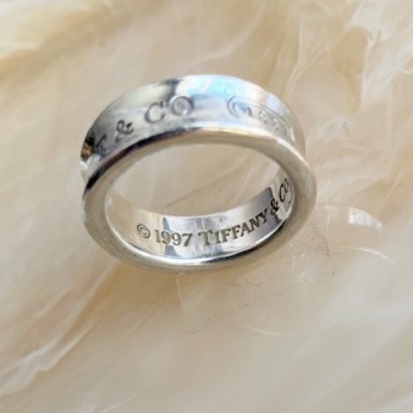 AUTHENTIC TIFFANY & CO  -  Sterling Silver Concave Band 1837 Ring - Picture 4 of 7